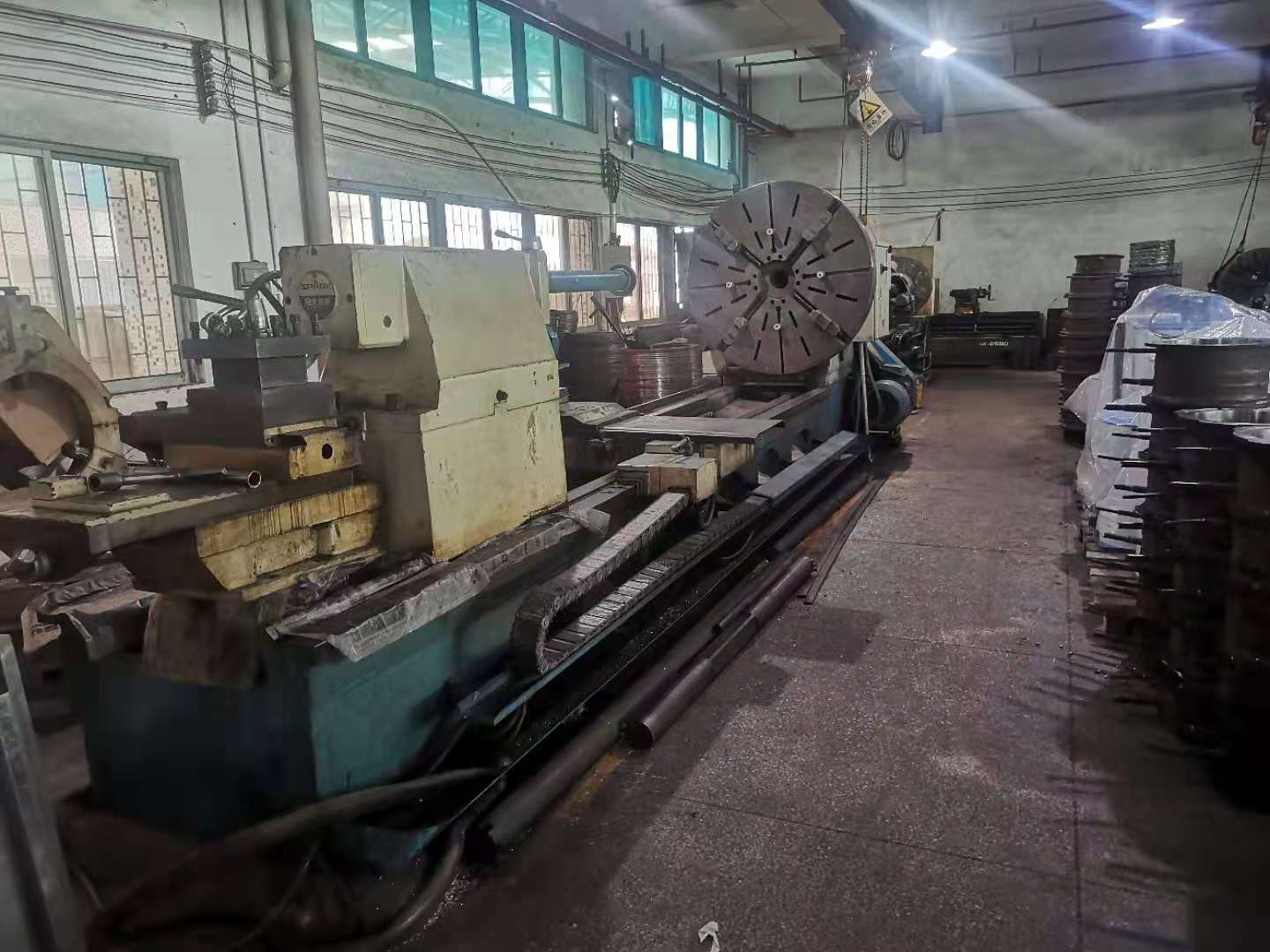 卧式车床加工车间